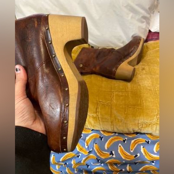 Ugg clogs size 7 - Picture 7 of 8